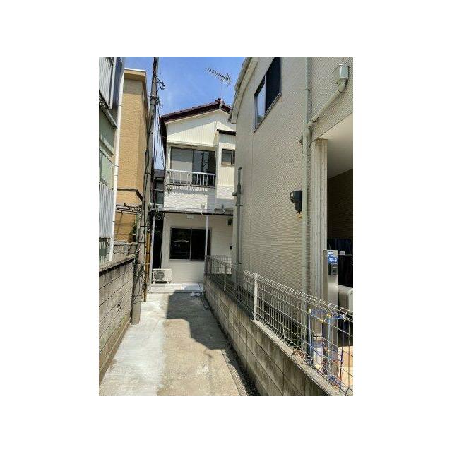 おしゃれで白を基調とした外観です