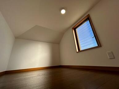 「屋根裏部屋」収納に便利な屋根裏部屋です