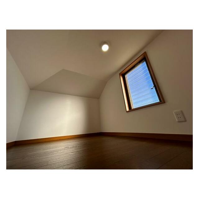 「屋根裏部屋」収納に便利な屋根裏部屋です