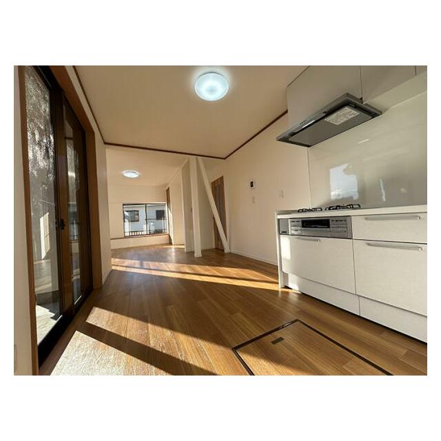 「キッチン」リビングまで行き来のしやすいキッチンです