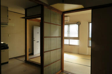 北側和室　棚有