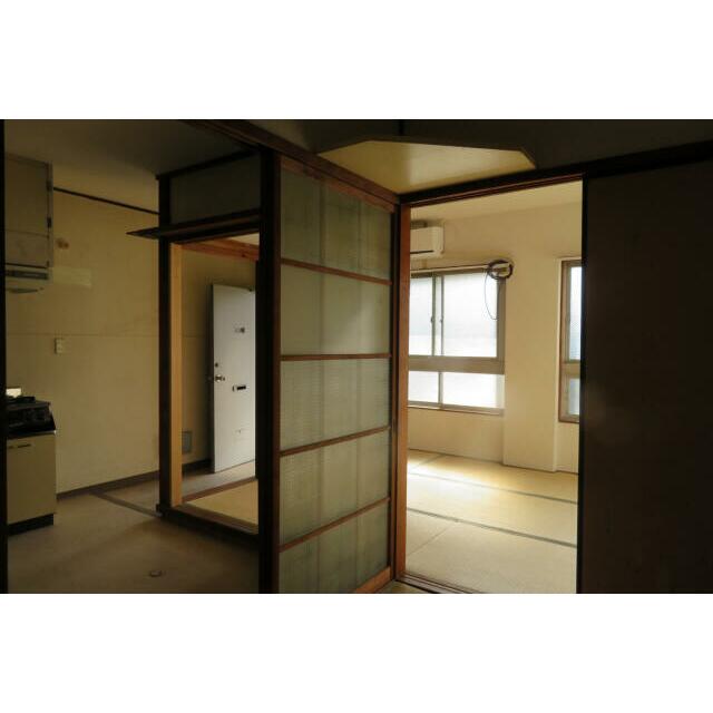 北側和室　棚有