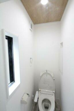 1階と2階にトイレがあり、ウォッシュレット完備