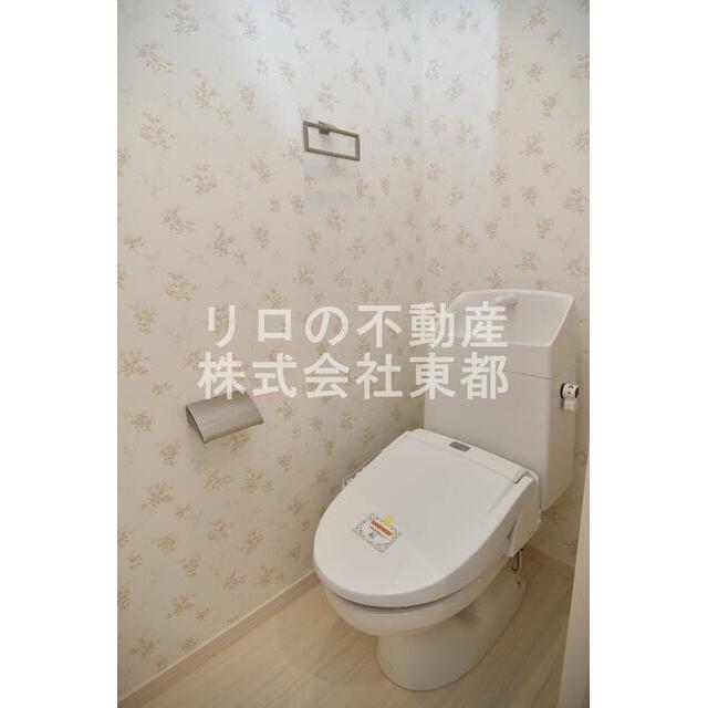 白基調で清潔感のあるトイレです♪