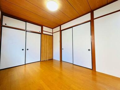 「1階西側洋室」別角度からのお写真です。