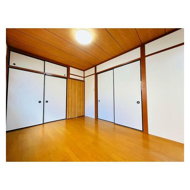 「1階西側洋室」別角度からのお写真です。