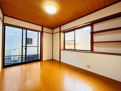 「1階西側洋室」約5.6帖のお部屋です。