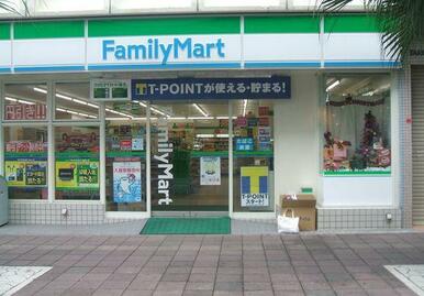 ファミリーマートスリーウェル新石川二丁目店