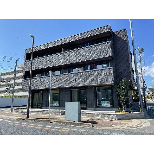 積水ハウス施工、重量鉄骨造３階建てエレベーター付「シャーメゾン」