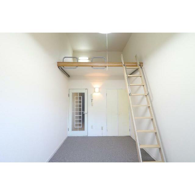 （※一部号室は家具家電なし）１Ｆはフローリング仕様・２Ｆは絨毯仕様
