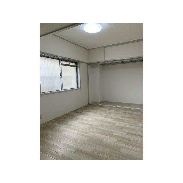 オープンクローゼットの洋室