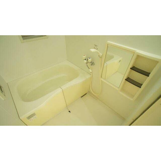 浴室にはミラーがございます