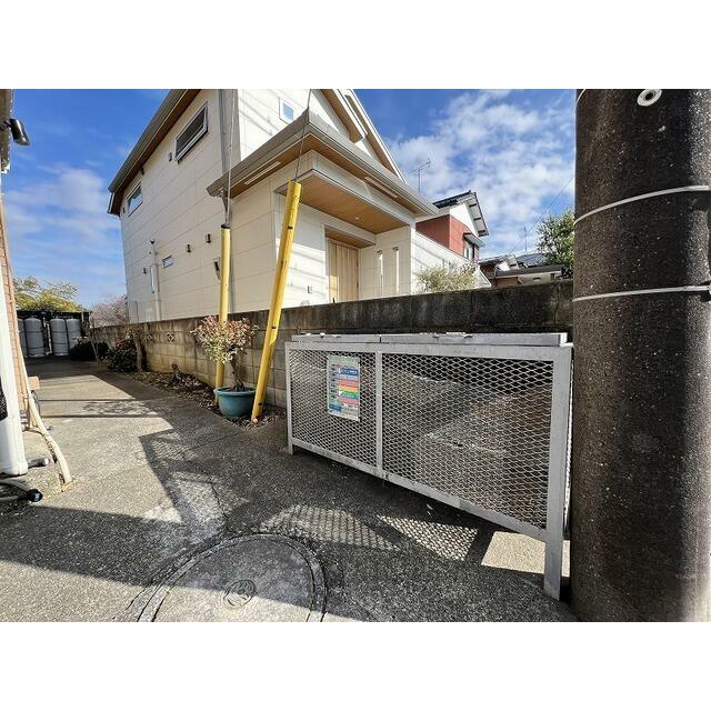 共有ごみ収集所は敷地内で便利