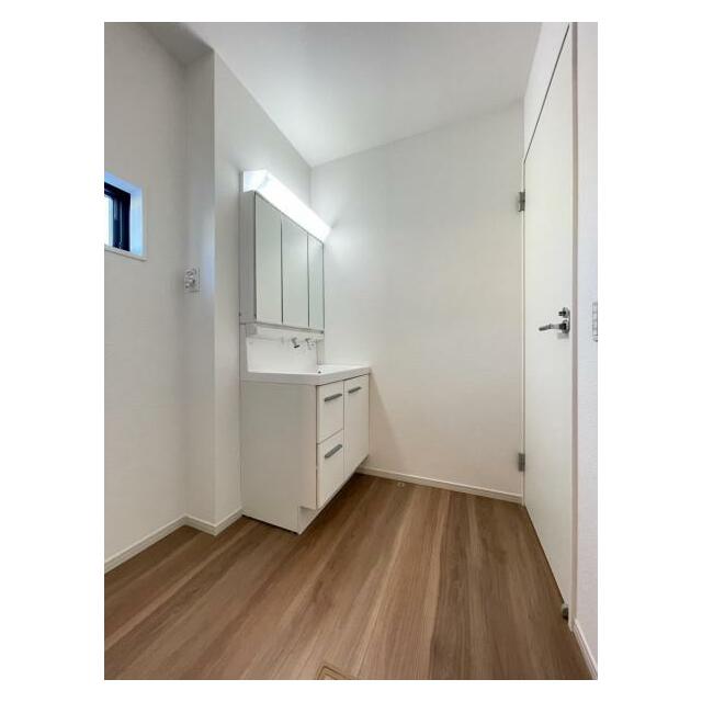 朝の準備・毎日の洗濯・帰宅後のお風呂と大活躍の洗面スペース