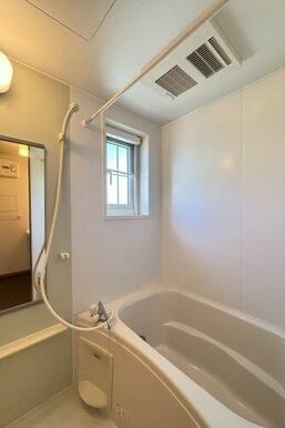 【浴室】衣類乾燥や冬に浴室内を暖めてから入浴が出来る暖房機能が付いています♪