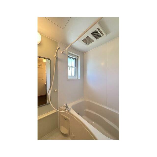 【浴室】衣類乾燥や冬に浴室内を暖めてから入浴が出来る暖房機能が付いています♪