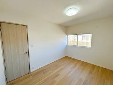 「2階北東側洋室」約5.3畳のお部屋です