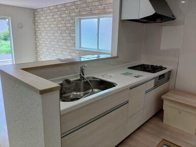 パスタを茹でながらソースを作り同時にポーチドエッグにも手を出せる！