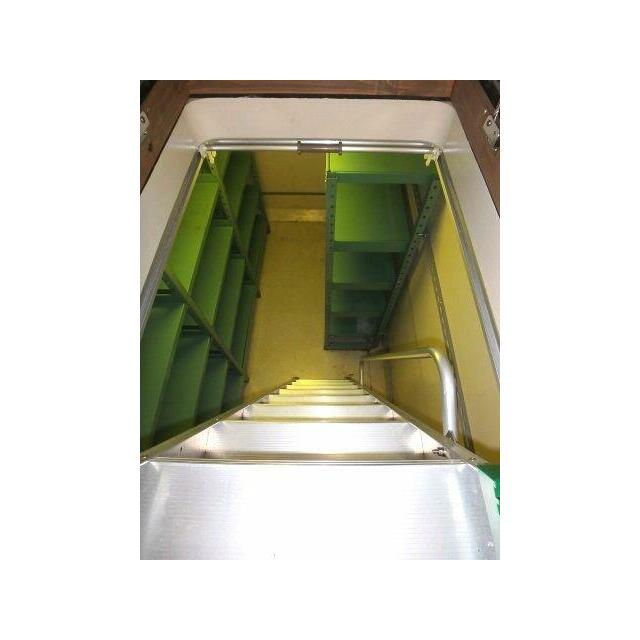床下備蓄庫：ワイン貯蔵庫など多目的にご利用いただけます