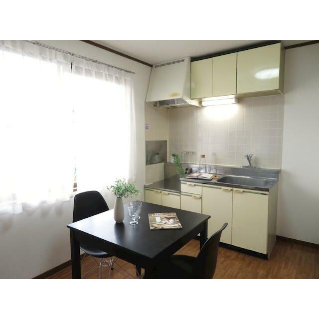 窓のある明るいキッチン♪（家具・雑貨はイメージとなります）