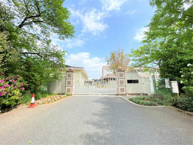 市立富雄第三幼稚園 市立富雄第三小学校 市立富雄第三中学校