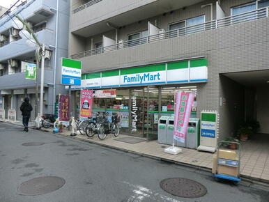 ファミマ　明大前駅前店