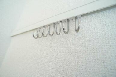 ちょっとしたものを掛けることができます♪