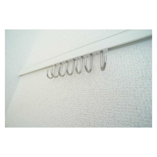 ちょっとしたものを掛けることができます♪