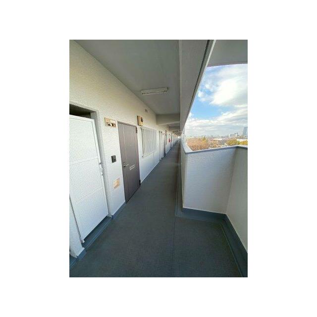 こちらは玄関側の通路です。