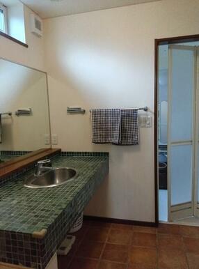 家族で使える広い洗面スペース