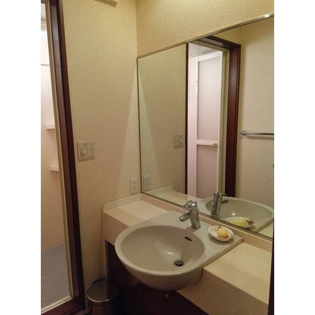 2階の洗面とシャワー室