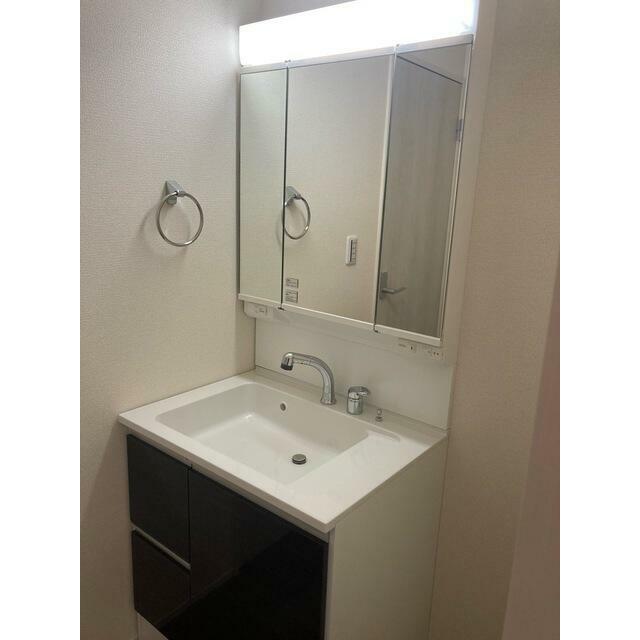 シャキッと一日を始める朝も素顔に戻る夜もこの洗面台から（1号棟）