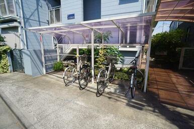 大切な自転車を雨から守る屋根付き駐輪場♪