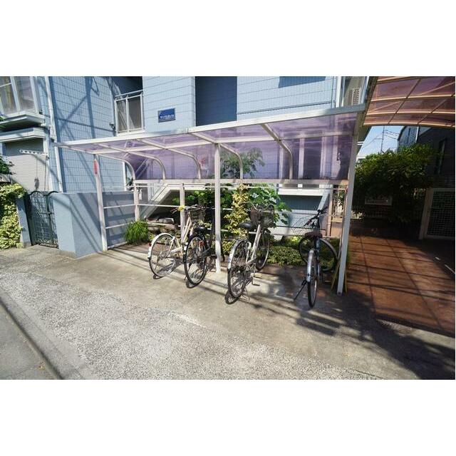 大切な自転車を雨から守る屋根付き駐輪場♪