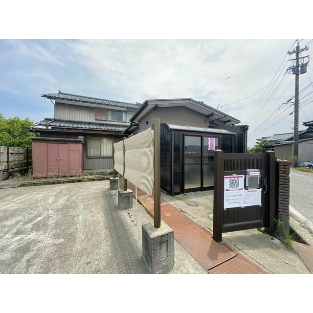 家の裏口になります。