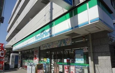 ファミリーマート柿生駅北口店