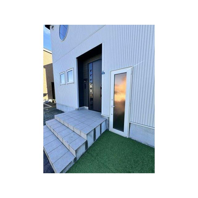 玄関と土間、二箇所入口があります。