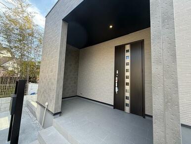 セールスや勧誘、防犯面でもエントランスは重要チェックポイント（1号棟）