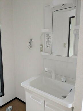 シャワー付洗面化粧台