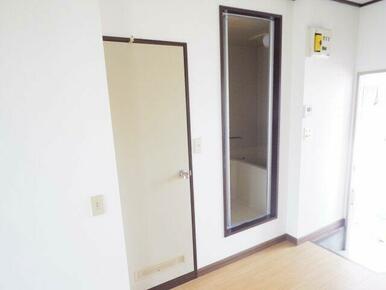 ※同建物ほかのお部屋の写真です。
