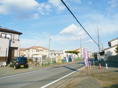 目の前が公園なのでお子様を遊ばしておくのに安心ですね(^^♪