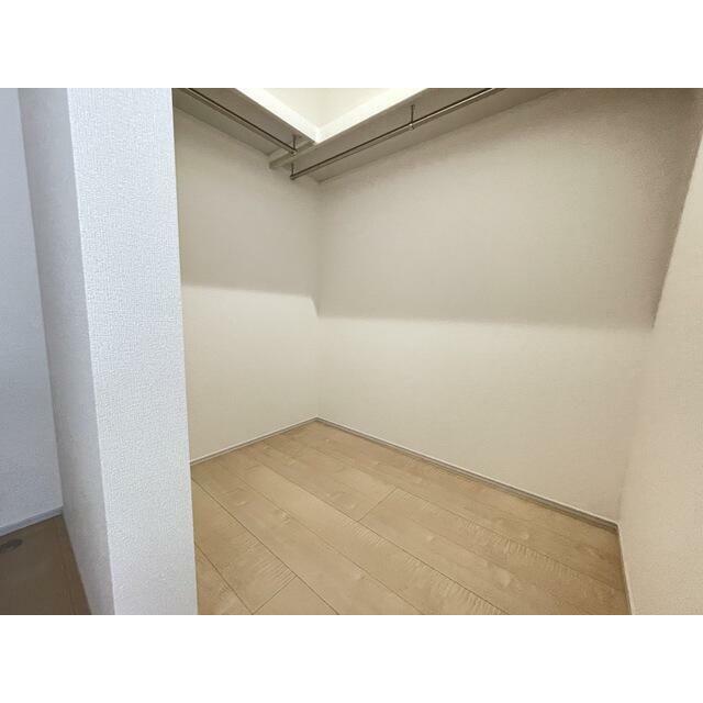 空間の使い方はいろいろ。服だけでなくさまざまなアイテムの収納にも◎（3号棟）