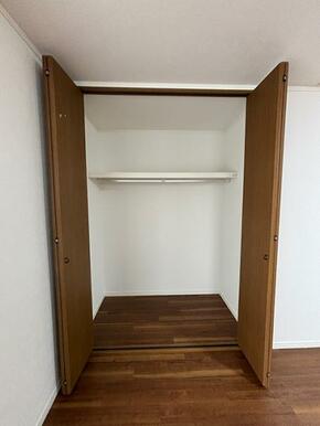 「1階洋室」収納です