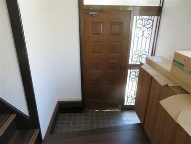 玄関ドアは交換いたします