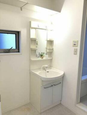 洗髪洗面化粧台