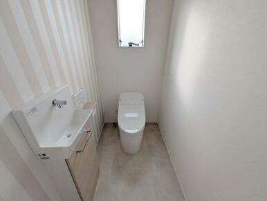 手洗い付きで綺麗なトイレです。