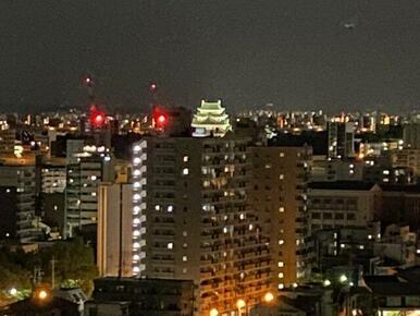 ライトアップされた名古屋城がバルコニーから歴史的眺望！
