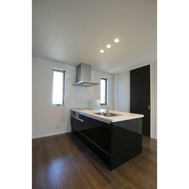 ３口ＩＨコンロ＋グリル付のシステムキッチンです。