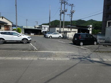 愛車はこちらの居住者専用駐車場に