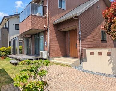 建物アプローチ（綺麗に整備されています）